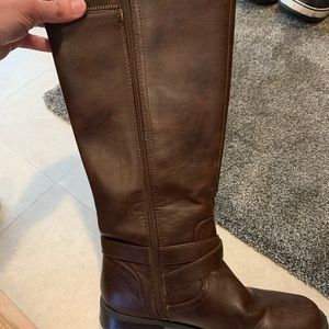 Guess boots brown size 9